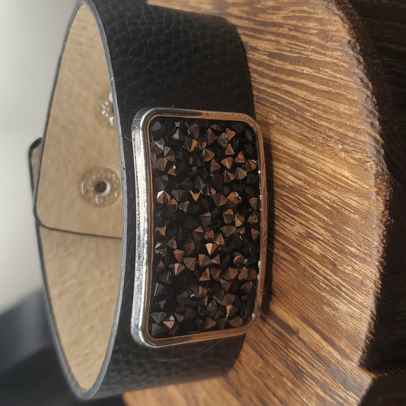 B2637 glitzy black geode spackle sparkle leather bracelet high end well made! - Picture 1 of 3
